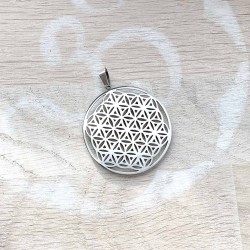 Le pendentif fleur de vie argenté