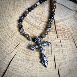 Collier perles avec croix
