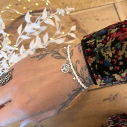 Bracelet fin Pierres de lune - Élégance et féminité