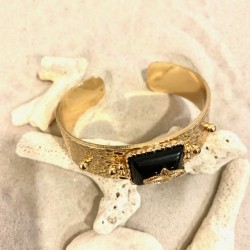 Manchette martelée dorée avec agate